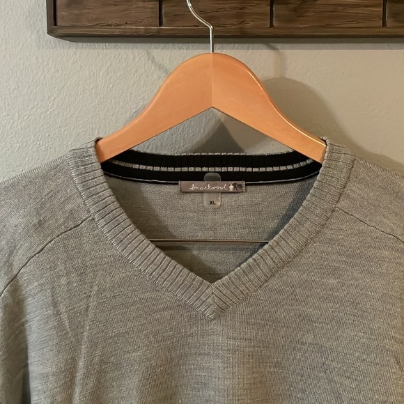 Smartwool 100% wool V Neck Long Sleeve Sweatet Gray XL - Picture 3 of 5
